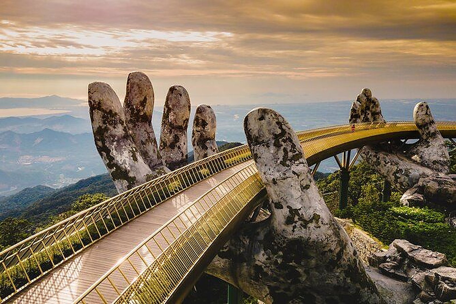 Ba Na Hills Golden Bridge